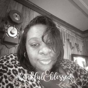 Meet your Posher, Latisha